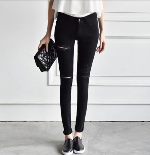 有了破洞牛仔裤 上衣搭配什么都好看（图）