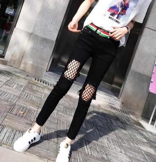 有了破洞牛仔裤 上衣搭配什么都好看（图）