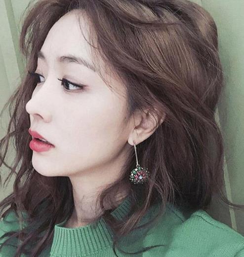 韩国长款流苏耳坠搭配：简约不失优雅（图）