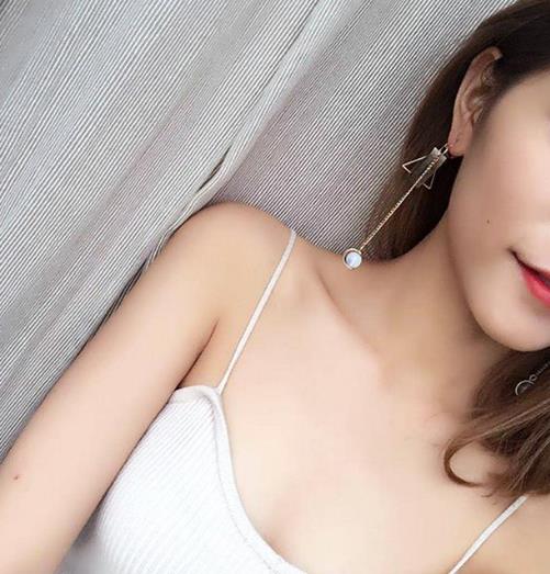 韩国长款流苏耳坠搭配：简约不失优雅（图）