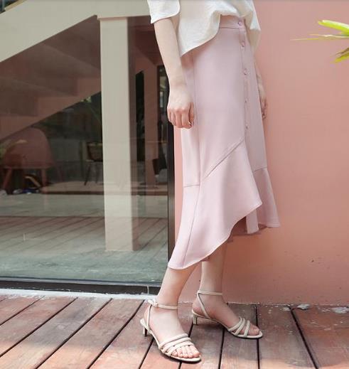 微胖MM穿这几款不规则鱼尾裙 时髦又显瘦 微胖MM穿这几款不规则鱼尾裙 时髦又显瘦