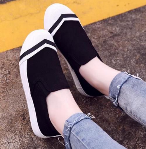 时尚简约的一脚蹬懒人鞋：舒适又百搭（图）