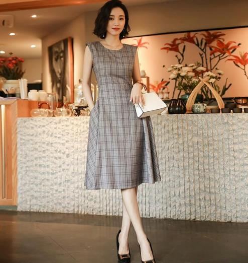 腰粗该穿什么裙子 当然是显瘦大气的收腰裙 腰粗该穿什么裙子 当然是显瘦大气的收腰裙