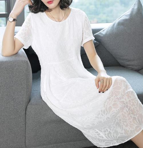 皮肤黑别乱穿连衣裙 这几款连衣裙超显气色