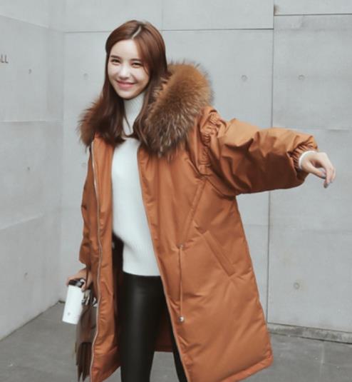 冬季保暖神器潮流羽绒服：开启冬季穿搭新时尚