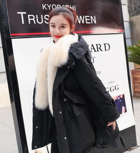 冬季保暖神器潮流羽绒服：开启冬季穿搭新时尚