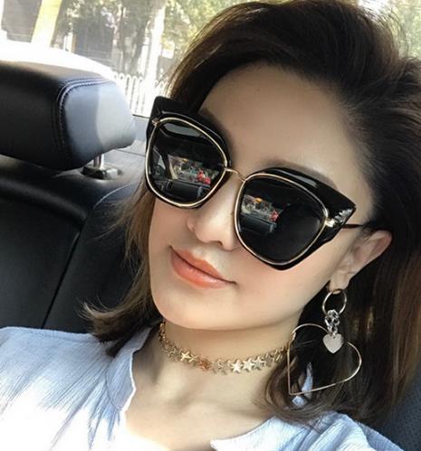 明星同款时尚墨镜 出门标配墨镜示范（图）