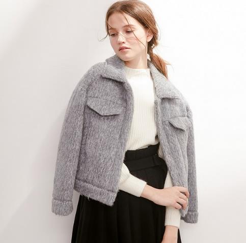 冬季出街典范 马海毛纯色毛呢大衣搭配示范（图）