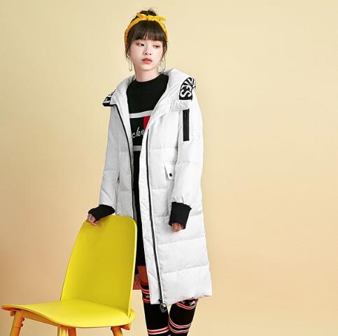 御寒必备时尚羽绒服：显瘦减龄大毛领羽绒服搭配