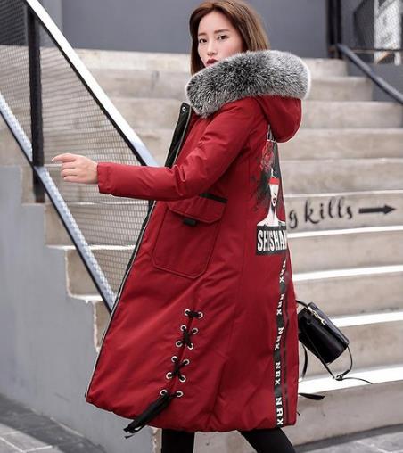 御寒必备时尚羽绒服：显瘦减龄大毛领羽绒服搭配