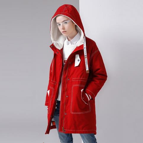 过年大红色金丝绒短外套才能镇得住场面(图) 过年大红色金丝绒短外套才能镇得住场面(图)