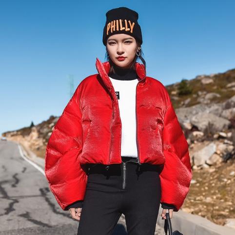 过年大红色金丝绒短外套才能镇得住场面(图) 过年大红色金丝绒短外套才能镇得住场面(图)