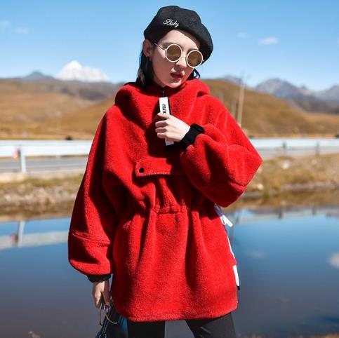 过年大红色金丝绒短外套才能镇得住场面（图）