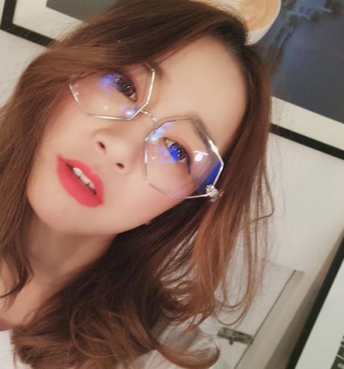 小清新眼镜你get了吗 5款眼镜秒变文艺乖乖女（图）