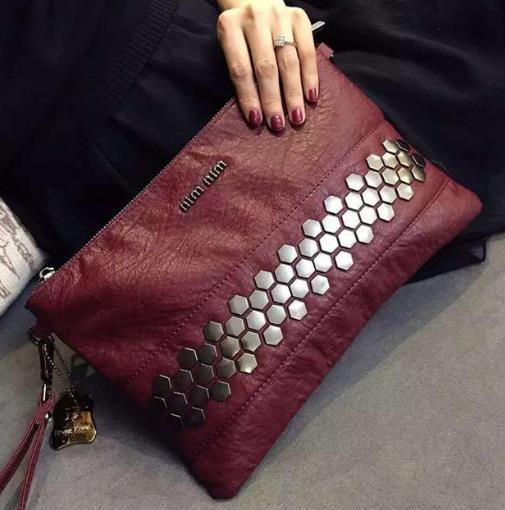 今年流行钻石镶钻手拿包 彰显女性成熟优雅 今年流行钻石镶钻手拿包 彰显女性成熟优雅