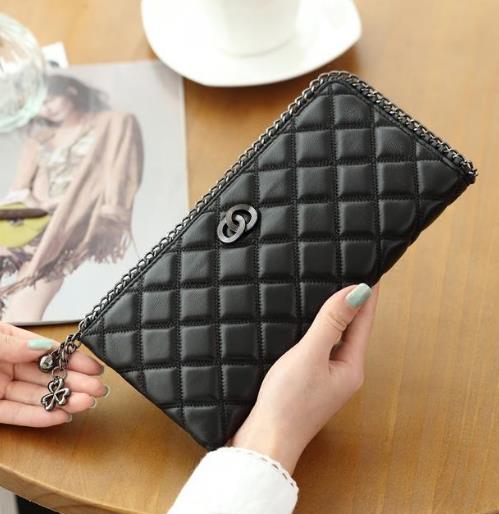 今年流行钻石镶钻手拿包 彰显女性成熟优雅