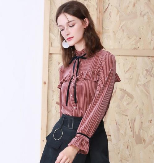 荷叶边条纹衬衫怎么搭配下装:打造复古少女心 荷叶边条纹衬衫怎么搭配下装:打造复古少女心