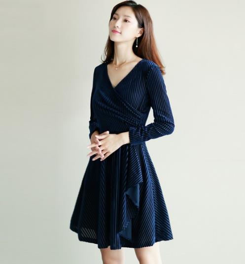 荷叶边条纹衬衫怎么搭配下装：打造复古少女心