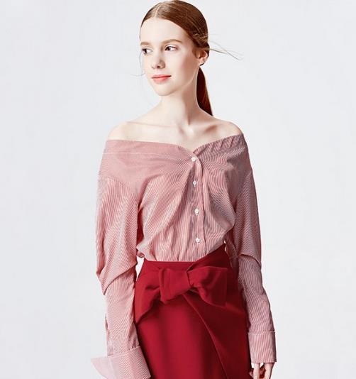 V领灯笼袖衬衫的搭配让你玩转早春时尚（图）