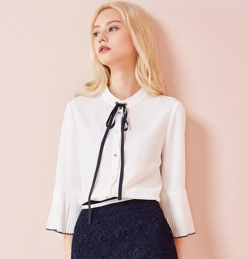 V领灯笼袖衬衫的搭配让你玩转早春时尚（图）