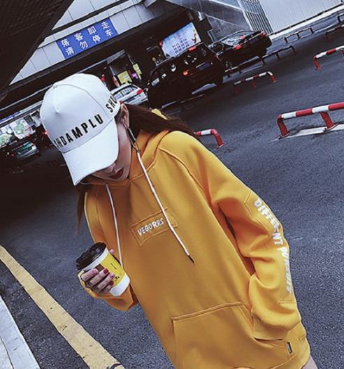 卫衣是减龄神器 简单卫衣万能搭（图）