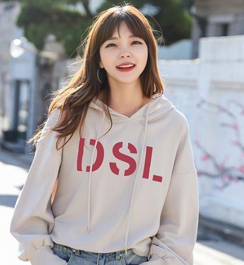 卫衣是减龄神器 简单卫衣万能搭（图）