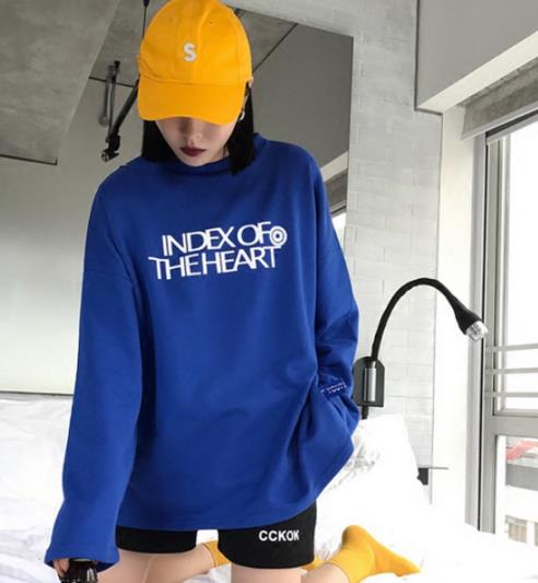 卫衣搭配百褶裙 实用凸显造型两不误（图）