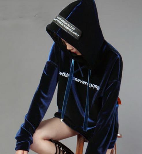 卫衣搭配百褶裙 实用凸显造型两不误（图）