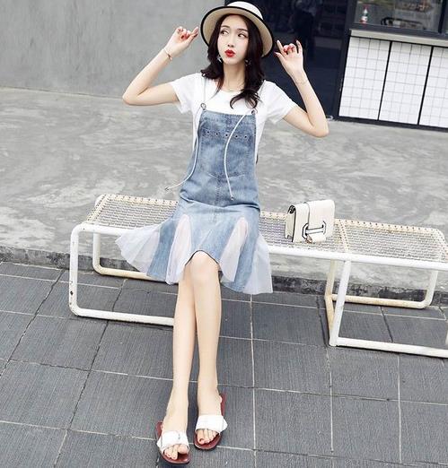 穿什么面料的裙子能达到减龄的效果呢（图）