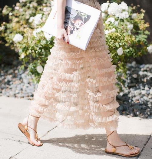 优雅气质半身裙怎么搭配上衣才能美出新高度