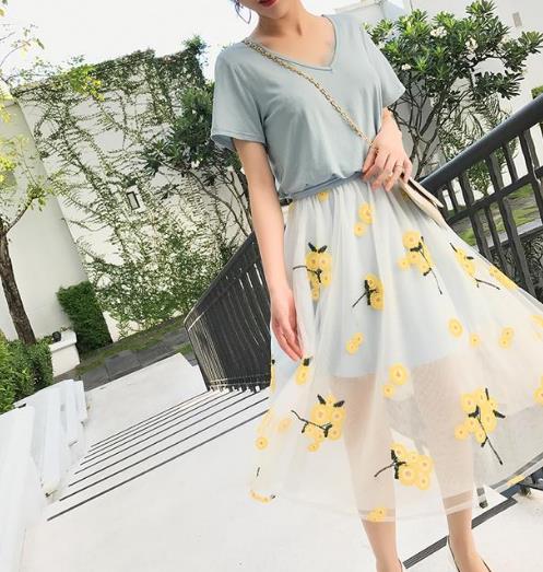 优雅气质半身裙怎么搭配上衣才能美出新高度