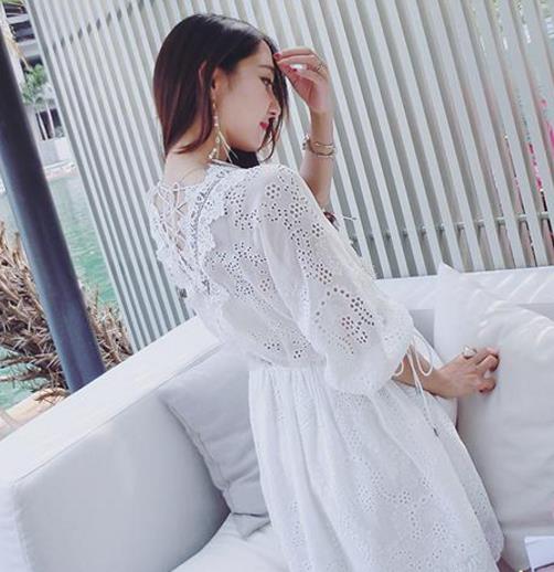 既时尚又显瘦的圆领连衣裙搭配推荐(图) 既时尚又显瘦的圆领连衣裙搭配推荐(图)