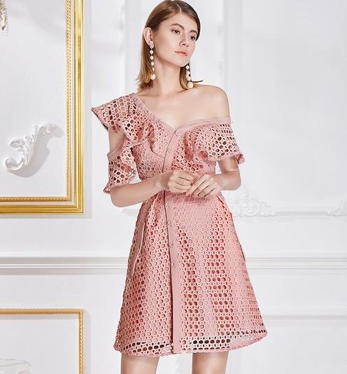 想要显瘦变高优雅性感就选条纹连衣裙（图）