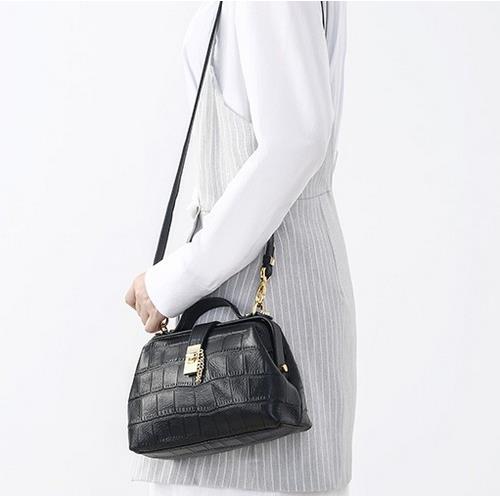 春季踏青流行这几款小包 拿着方便背着轻松