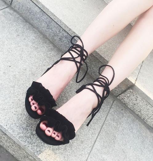 这几款高跟凉鞋搭配 魅力大没办法（图）