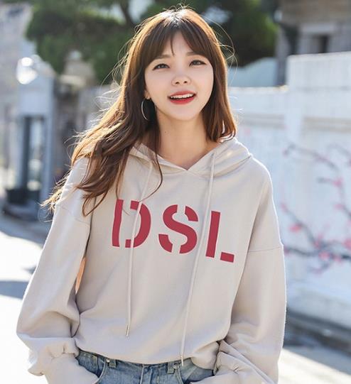 连帽卫衣的5个时髦套路 小个子这样搭美翻了（图）