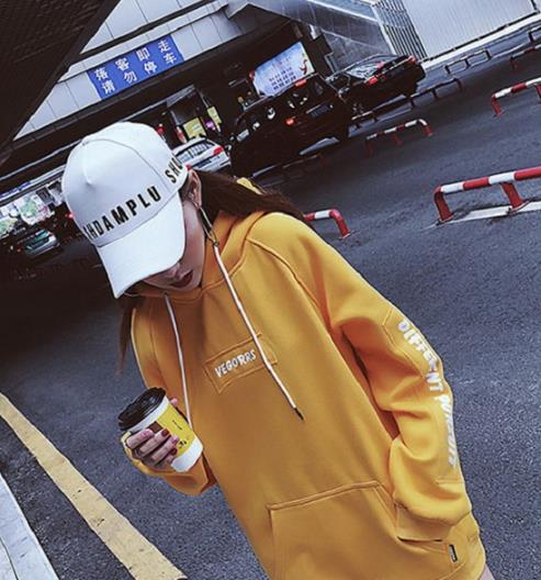 连帽卫衣的5个时髦套路 小个子这样搭美翻了（图）