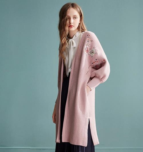 可爱又不失优雅的针织连衣裙搭配示范(图) 可爱又不失优雅的针织连衣裙搭配示范(图)