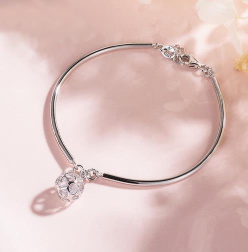 美丽又大气的手链带着去约会最好看了（图）