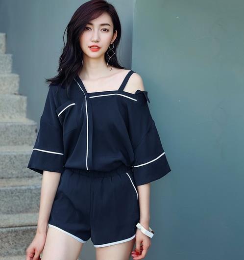 这几款连衣裙把今年的流行演绎的完美无缺（图）