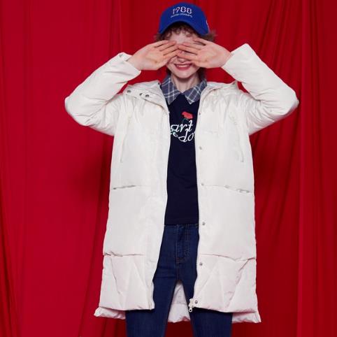 换季抢购 下雪天白色和羽绒服更配哦（图）