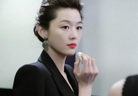 现在BB霜特火 你知道气垫BB霜的正确用法吗 现在BB霜特火 你知道气垫BB霜的正确用法吗