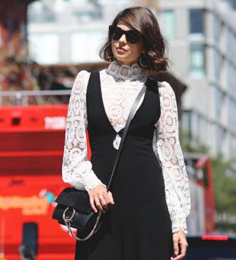 蕾丝衫这样搭 让你春意十足（图）