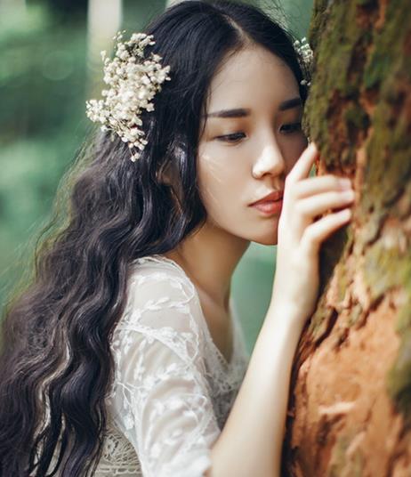 蕾丝衫这样搭 让你春意十足（图）