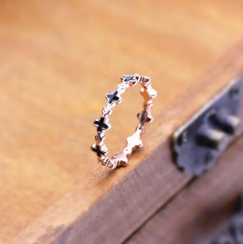 减龄大气的玫瑰金戒指 有着淑女韵味气质（图）