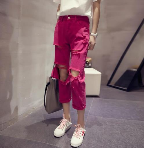 卷裤腿早就不流行了 现在流行时髦显瘦的牛仔裤