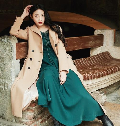 春季新款显瘦减龄毛呢外套的时尚搭配（图）