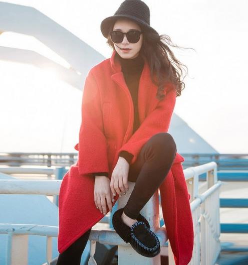 春季新款显瘦减龄毛呢外套的时尚搭配（图）