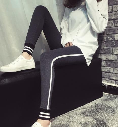 这样的打底裤穿搭示范 帅气又不失性感（图）