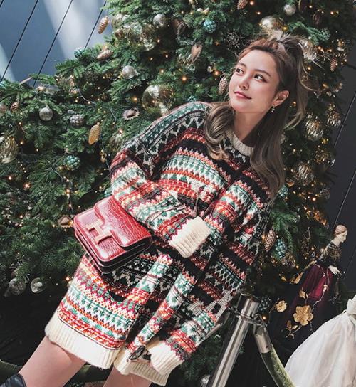 丝绒连衣裙的搭配 行走之间尽是魅力(图) 丝绒连衣裙的搭配 行走之间尽是魅力(图)